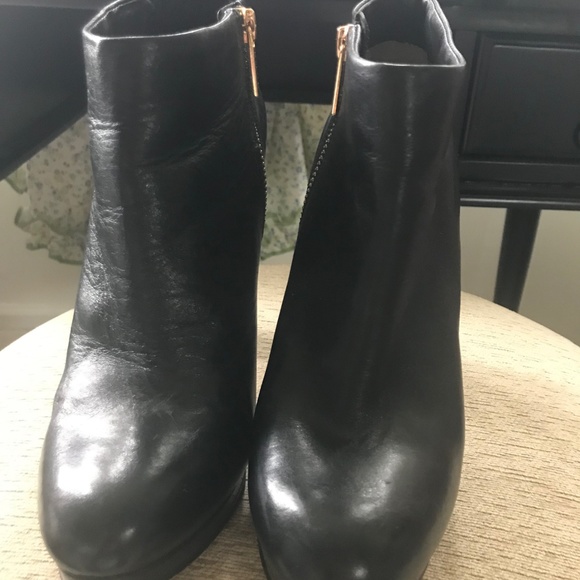 Black Michael Kors Heel Boots - Picture 4 of 5